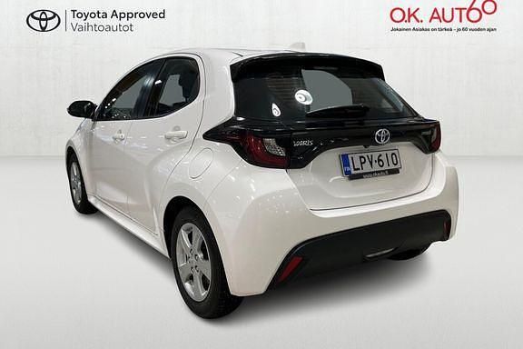 Käytetty Toyota Yaris Active 91 HP (66 kW) 2021 Valkoinen Viistoperä