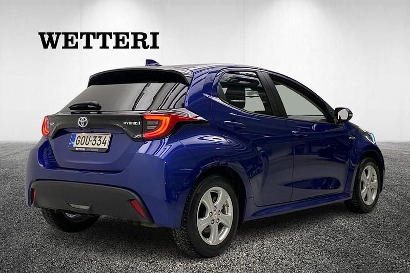 Käytetty Toyota Yaris Hybrid Plus 116 HP (85 kW) 2021 Sininen Viistoperä