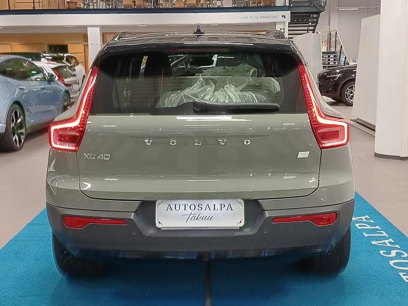 Käytetty Volvo XC40 Pro 300 kW (408 HP) 2022 Katumaasturi