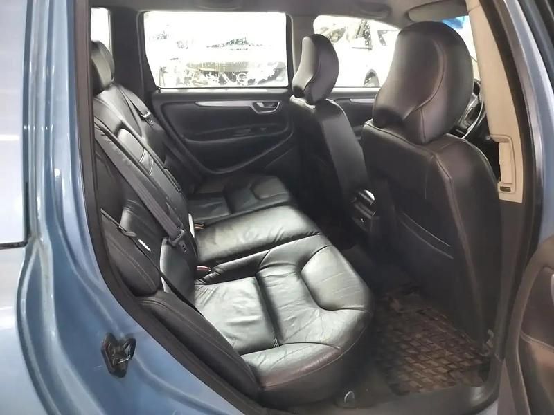 Käytetty Volvo V70 Business Edition 140 HP (102 kW) 2004 Sininen Farmari