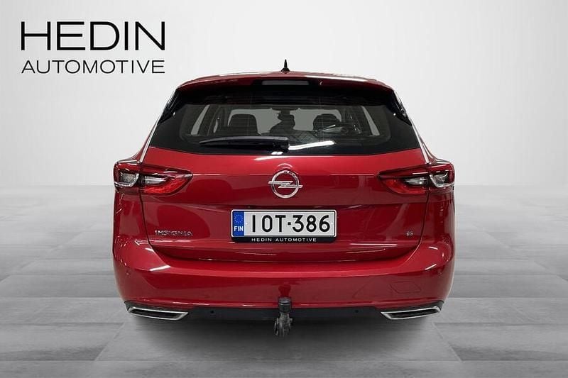 Käytetty Opel Insignia Innovation 174 HP (127 kW) 2022 Punainen Farmari
