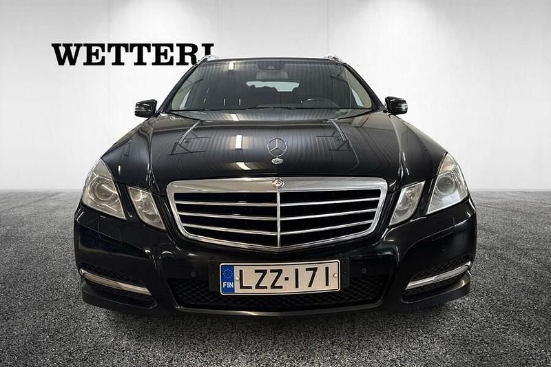 Käytetty Mercedes E200 Avantgarde 136 HP (100 kW) 2013 Musta Farmari