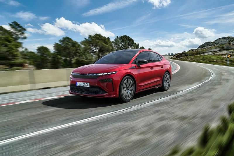 Punainen Uusi 2025 Skoda Enyaq iV SportLine Katumaasturi | 59 900 € (Kallis) - Kuva 1/1