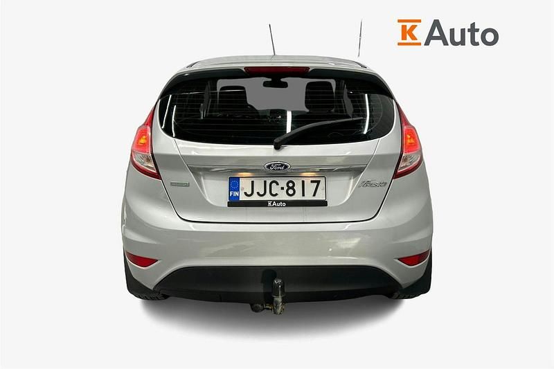 Käytetty Ford Fiesta Titanium 101 HP (74 kW) 2014 Harmaa Viistoperä
