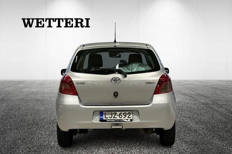 Käytetty Toyota Yaris 87 HP (63 kW) 2008 Hopea Viistoperä