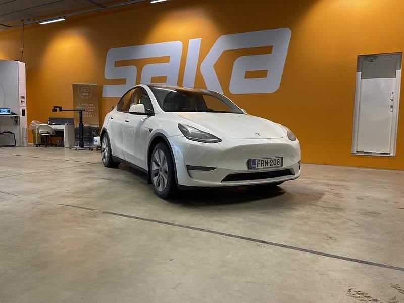 Käytetty Tesla Model Y 258 kW (351 HP) 2023 Katumaasturi