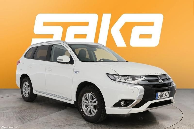 Käytetty 2018 Mitsubishi Outlander P-HEV Intense Katumaasturi | 14 400 € (Perustarjous) - Kuva 1/3
