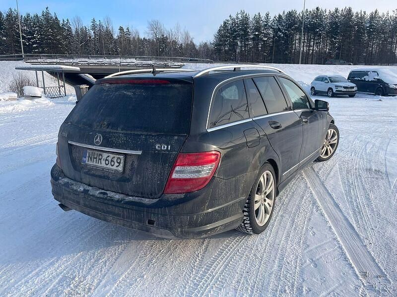 Käytetty Mercedes C200 Business 136 HP (100 kW) 2011 Farmari