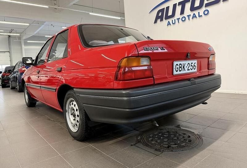 Käytetty Ford Escort 71 HP (52 kW) 1994 Punainen Sedan