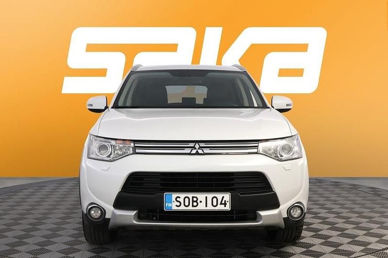 Käytetty Mitsubishi Outlander P-HEV Instyle 200 HP (147 kW) 2015 Katumaasturi