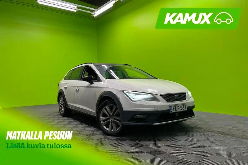 "candy" weiss Käytetty 2015 Seat Leon X-Perience 4Drive Farmari | 12 900 € - Kuva 1/4