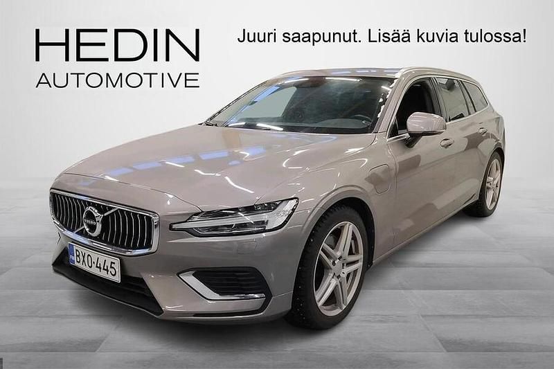 Harmaa Käytetty 2019 Volvo V60 Business Edition Farmari | 25 990 € (Perustarjous) - Kuva 1/3