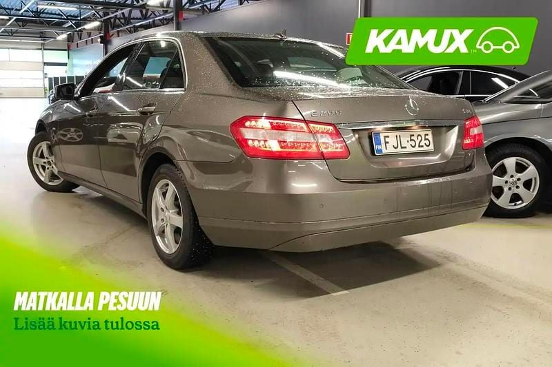 Käytetty Mercedes E200 Business 136 HP (100 kW) 2010 Hopea / harmaa Sedan