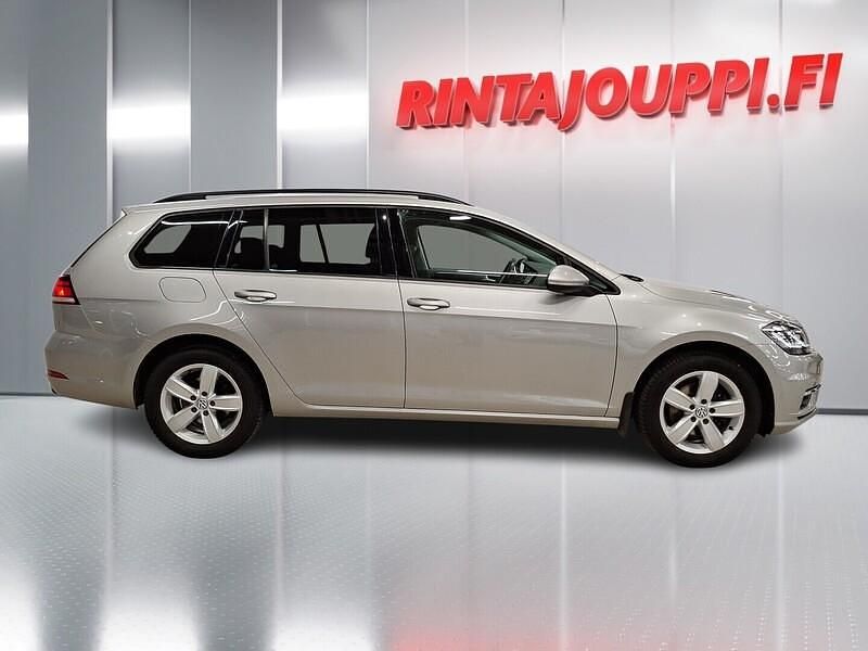 Käytetty VW Golf VII Comfortline 116 HP (85 kW) 2019 Harmaa Farmari