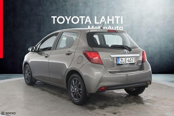 Käytetty Toyota Yaris Active 72 HP (52 kW) 2016 Harmaa Viistoperä