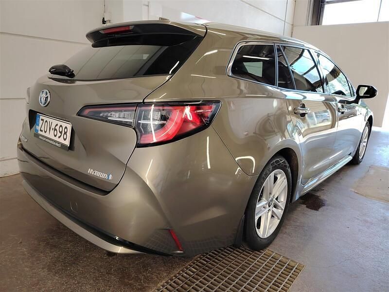 Käytetty Toyota Corolla Edition 122 HP (89 kW) 2023 Ruskea Farmari