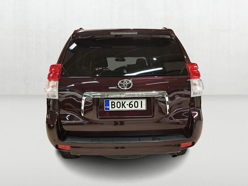 Käytetty Toyota Land Cruiser Luxury 173 HP (127 kW) 2010 Punainen Katumaasturi