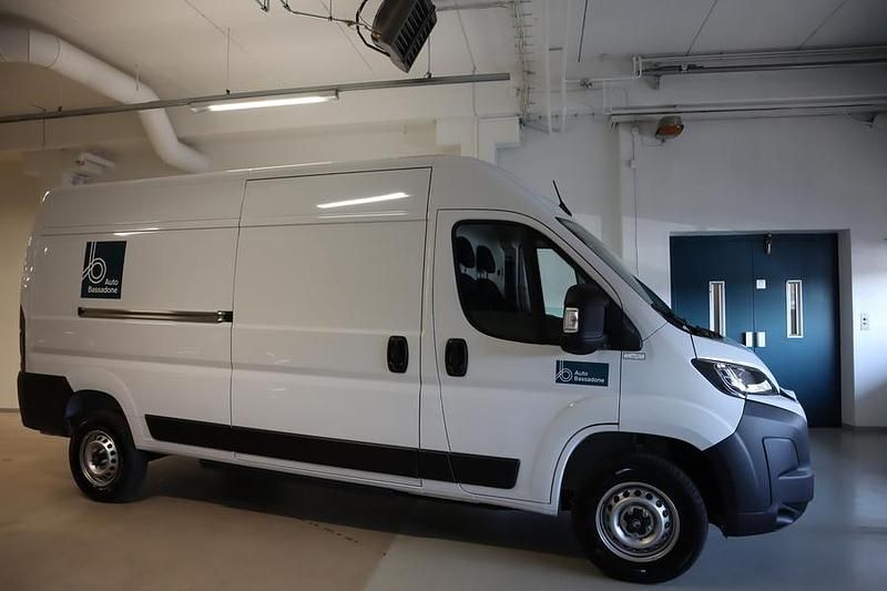 Käytetty Citroën Jumper 200 kW (272 HP) 2024 Tila-auto