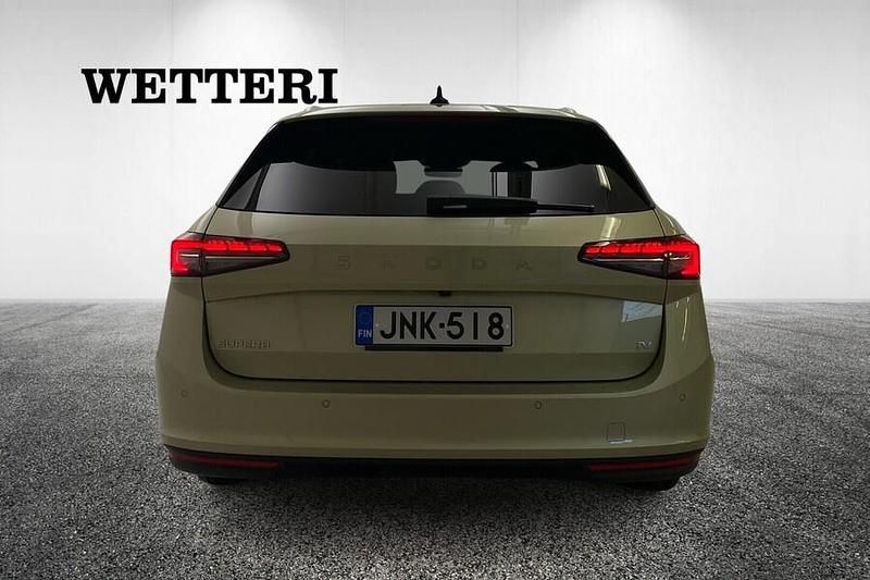 Käytetty Skoda Superb Style 204 HP (150 kW) 2025 Keltainen Farmari