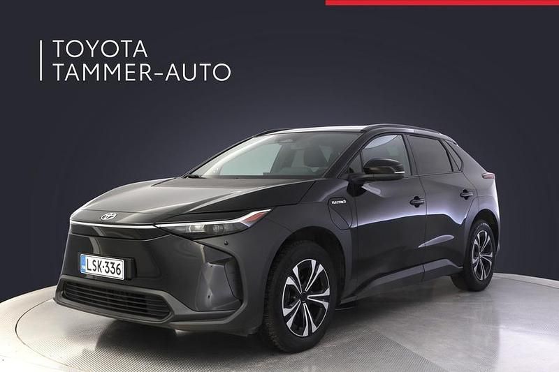 Käytetty Toyota bZ4X Active 50 kW (69 HP) 2023 Musta Katumaasturi