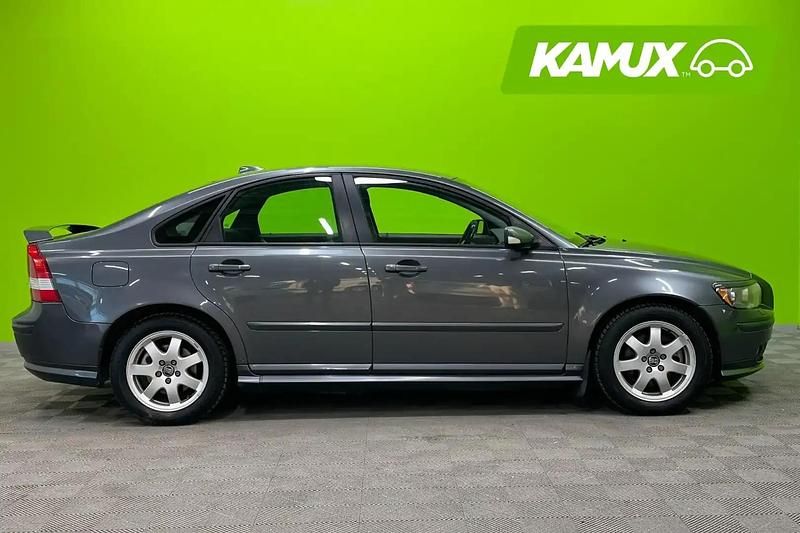 Käytetty Volvo S40 Momentum 140 HP (102 kW) 2005 Hopea / harmaa Sedan