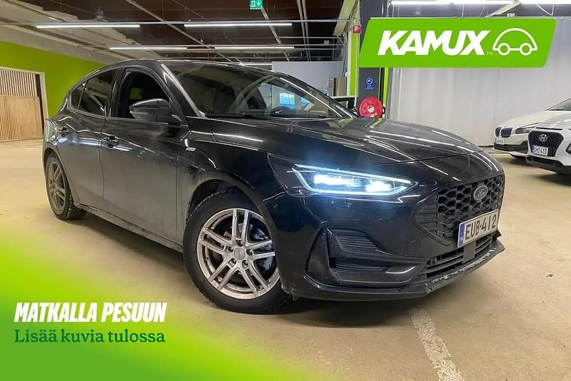 Musta Käytetty 2022 Ford Focus ST-Line Sedan | 24 490 € (Hieman kallis) - Kuva 1/4