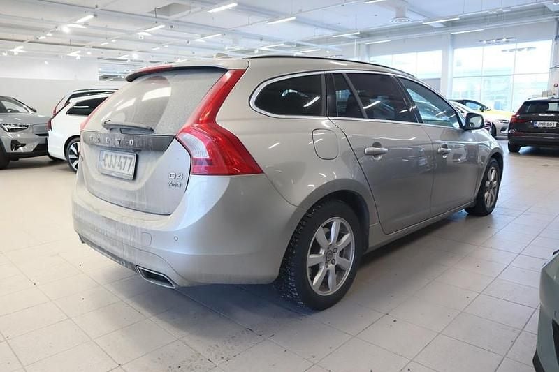 Käytetty Volvo V60 Business Edition 181 HP (133 kW) 2014 Ruskea Farmari