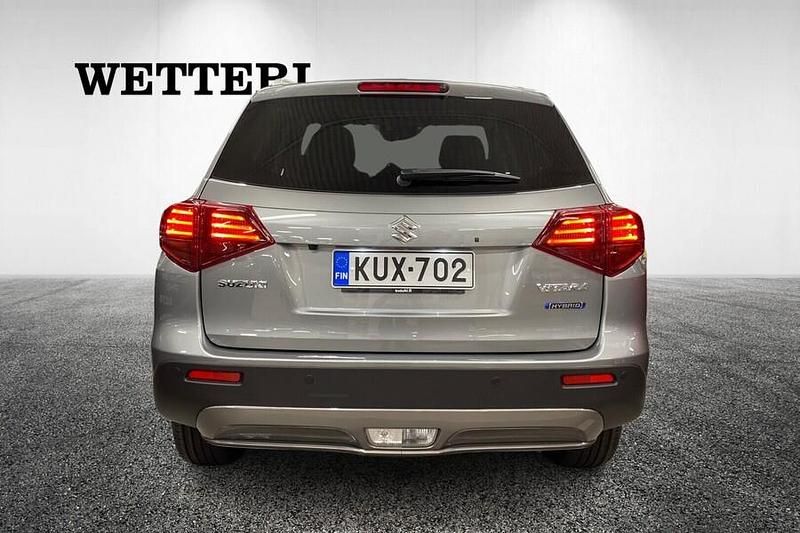 Käytetty Suzuki Vitara GLX 102 HP (75 kW) 2023 Harmaa Katumaasturi