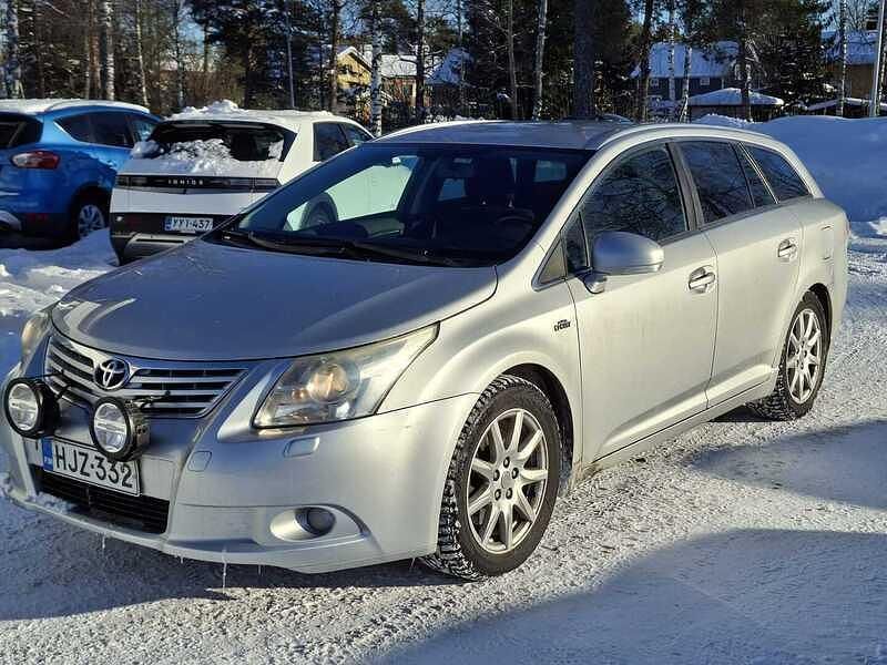 Käytetty Toyota Avensis Sol 150 HP (110 kW) 2009 Hopea Farmari