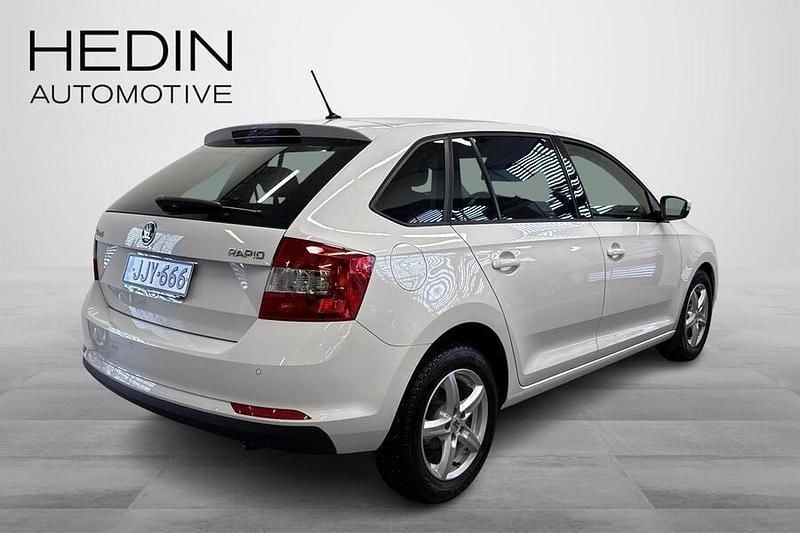 Käytetty Skoda Rapid Style 90 HP (66 kW) 2016 Valkoinen Viistoperä