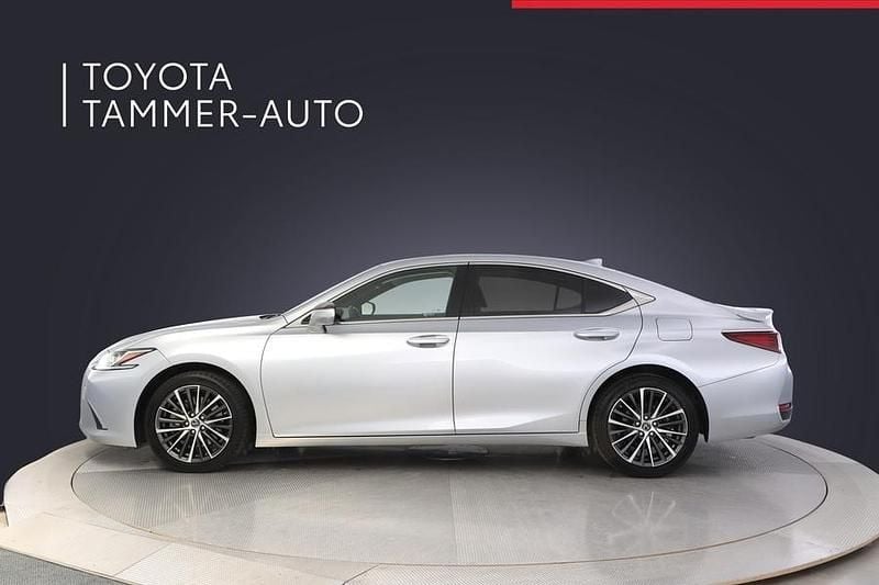 Käytetty Lexus ES300H Business Edition 178 HP (130 kW) 2023 Hopea Sedan