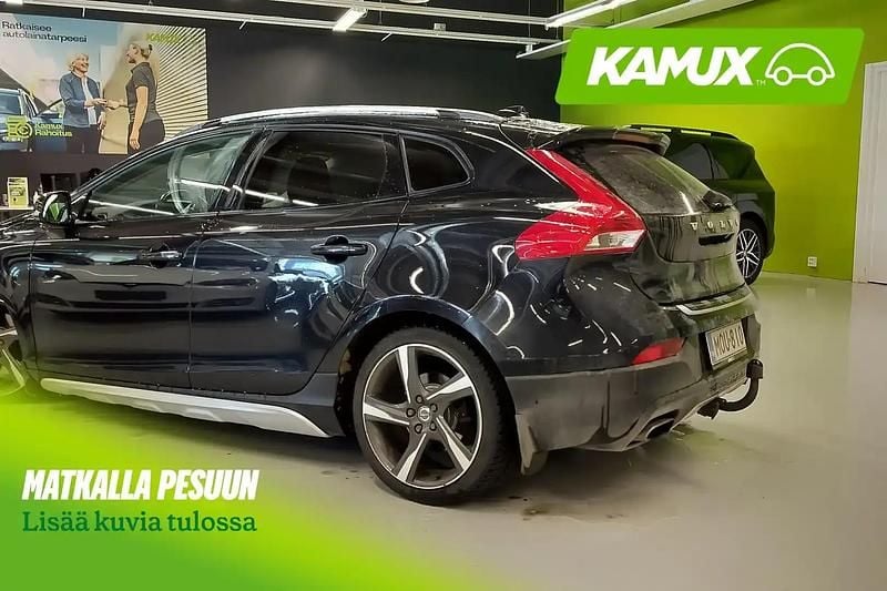 Käytetty Volvo V40 CC Summum 254 HP (186 kW) 2014 Musta Farmari