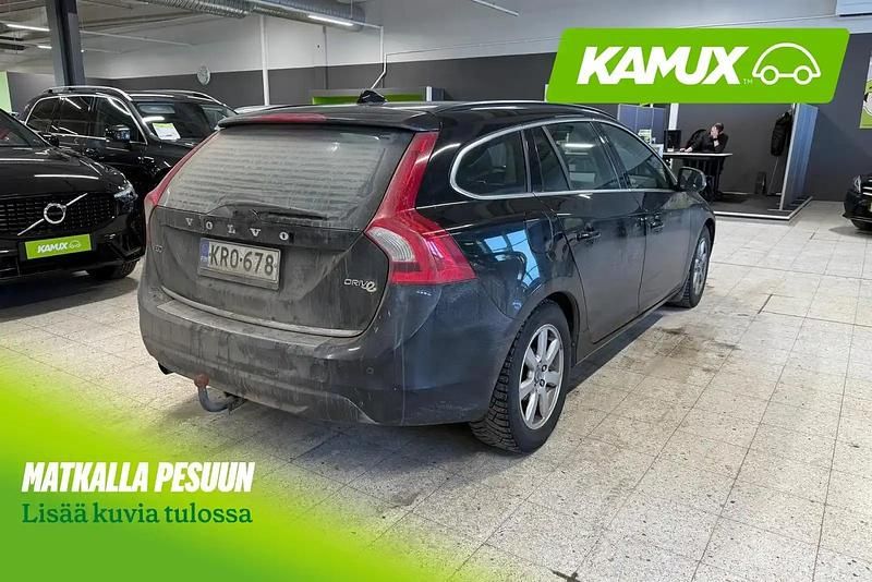 Käytetty Volvo V60 Momentum 114 HP (83 kW) 2012 Musta Farmari