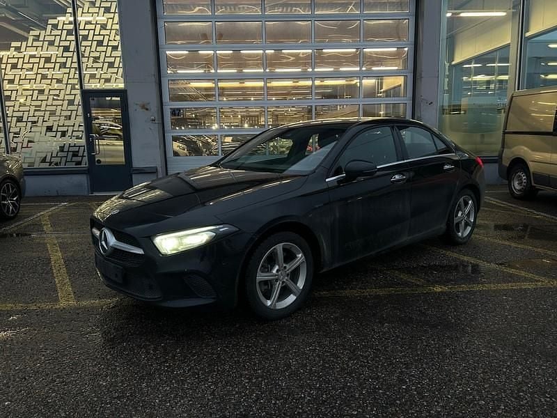 Musta Käytetty 2021 Mercedes A250 Business Sedan | 26 800 € (Perustarjous) - Kuva 1/3