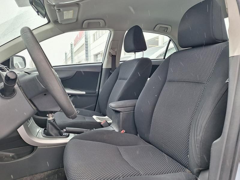 Käytetty Toyota Corolla Sol 132 HP (97 kW) 2011 Sedan