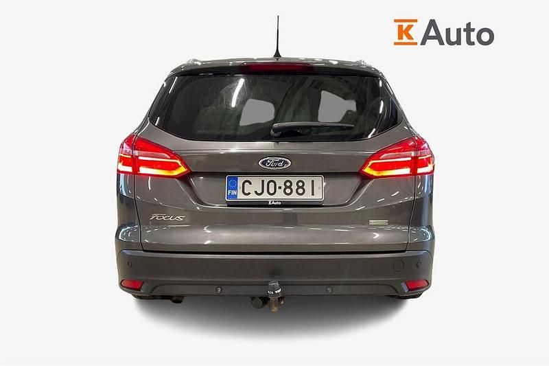 Käytetty Ford Focus Titanium 125 HP (91 kW) 2015 Harmaa Farmari