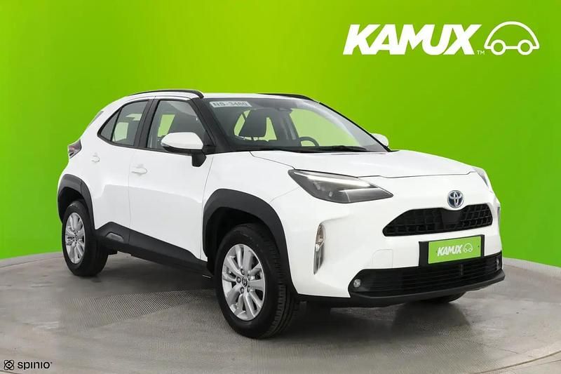 Valkoinen Käytetty 2024 Toyota Yaris Cross Active Katumaasturi | 22 960 € - Kuva 1/4