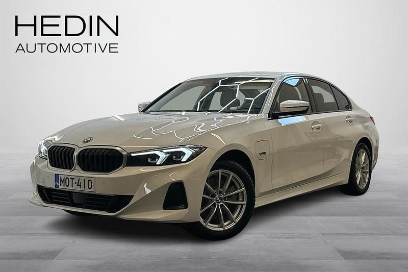 Käytetty 2023 BMW 330e Sedan | 33 800 € (Hieman kallis) - Kuva 1/4