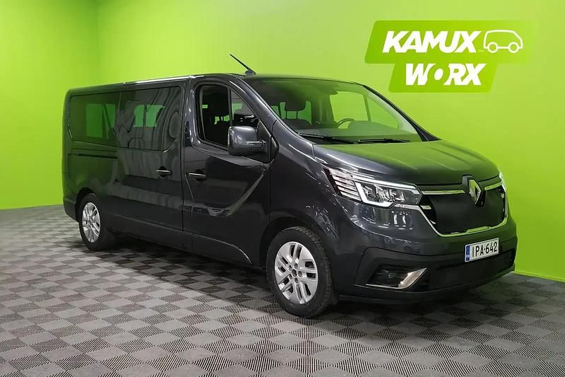 Käytetty Renault Trafic 150 HP (110 kW) 2022 Hopea / harmaa Tila-auto