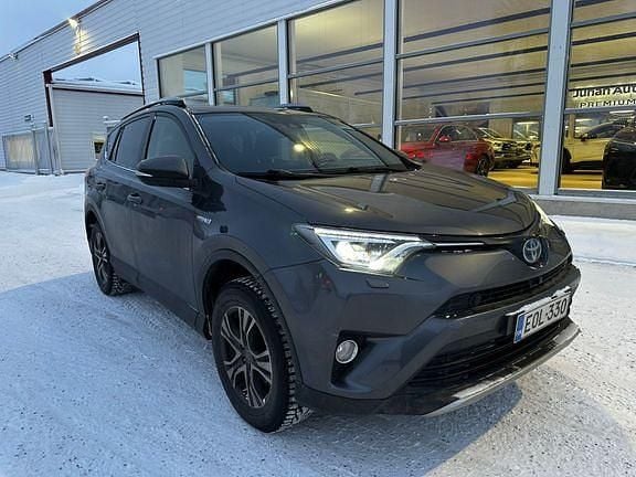 Harmaa Käytetty 2017 Toyota RAV4 Active Katumaasturi | 27 990 € (Hyvä tarjous) - Kuva 1/4