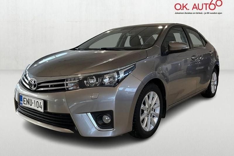Käytetty Toyota Corolla Multidrive S 132 HP (97 kW) 2015 Ruskea Sedan
