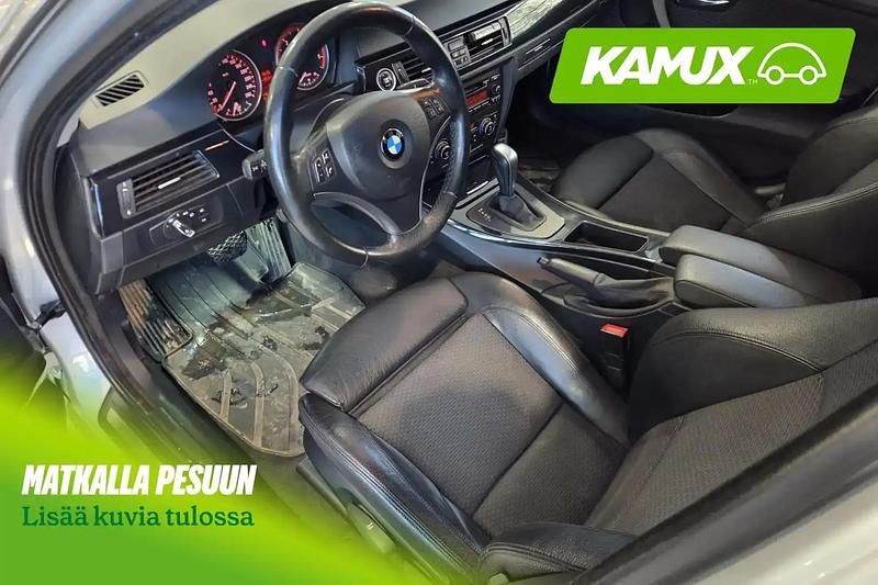 Käytetty BMW 330 245 HP (180 kW) 2010 Hopea / harmaa Farmari