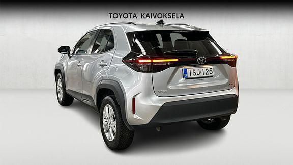 Käytetty Toyota Yaris Cross Edition 116 HP (85 kW) 2025 Hopea Katumaasturi