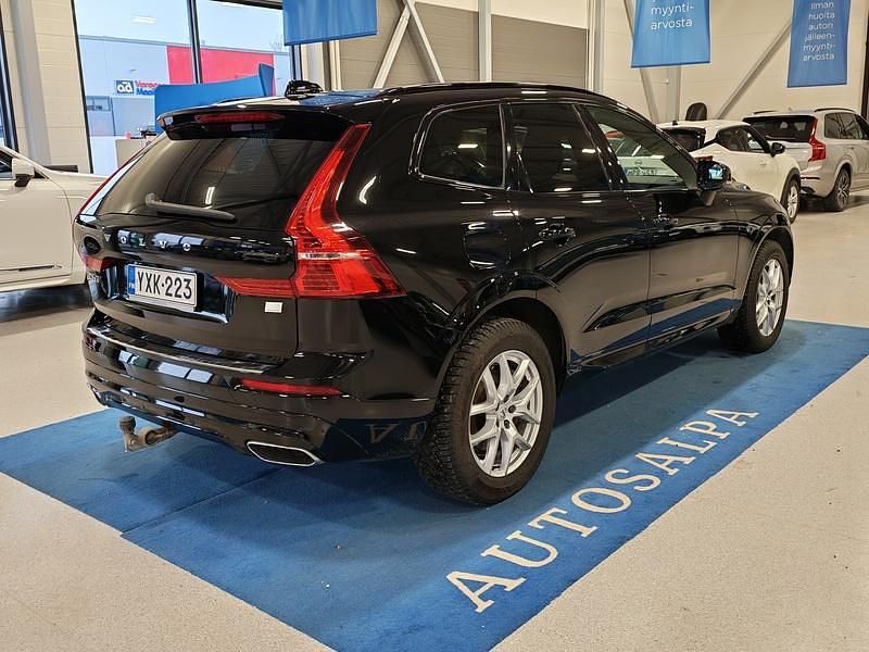 Käytetty Volvo XC60 R-Design 340 HP (250 kW) 2021 Katumaasturi