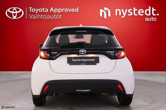 Käytetty Toyota Yaris Active 114 HP (83 kW) 2022 Valkoinen Viistoperä