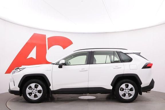 Käytetty Toyota RAV4 Active 176 HP (129 kW) 2021 Valkoinen Katumaasturi