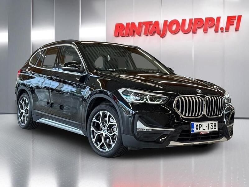 Musta Käytetty 2021 BMW X1 xLine Katumaasturi | 30 700 € (Hieman kallis) - Kuva 1/3