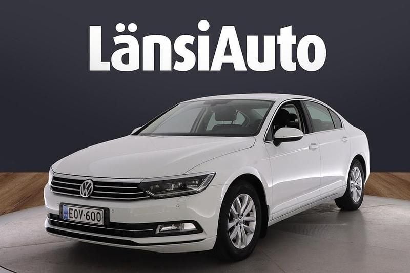 Valkoinen Käytetty 2017 VW Passat Comfortline Sedan | 14 880 € (Perustarjous) - Kuva 1/1