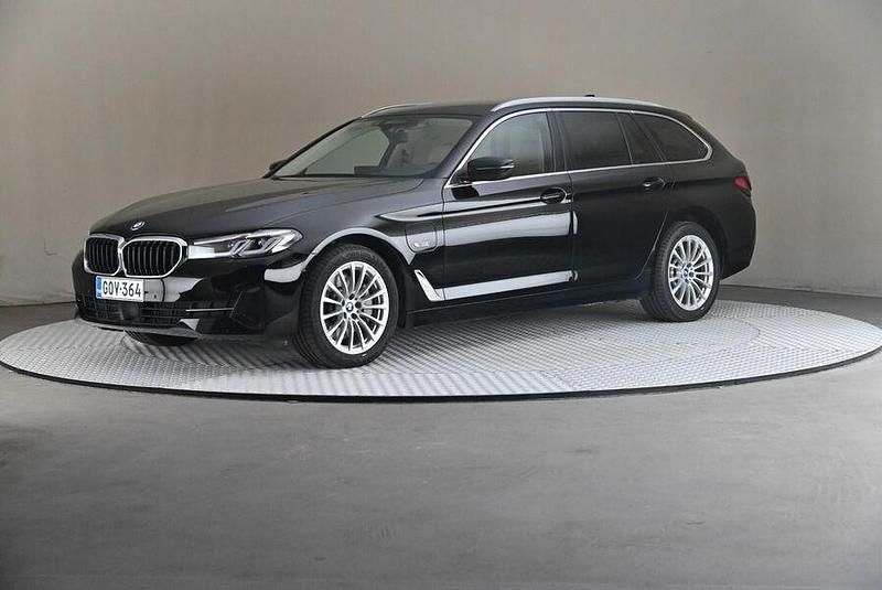 Käytetty 2022 BMW 530e Farmari | 25 500 € (Perustarjous) - Kuva 1/4