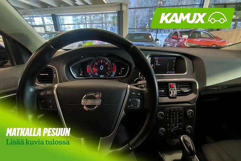 Käytetty Volvo V40 CC Momentum 150 HP (110 kW) 2013 Musta Farmari